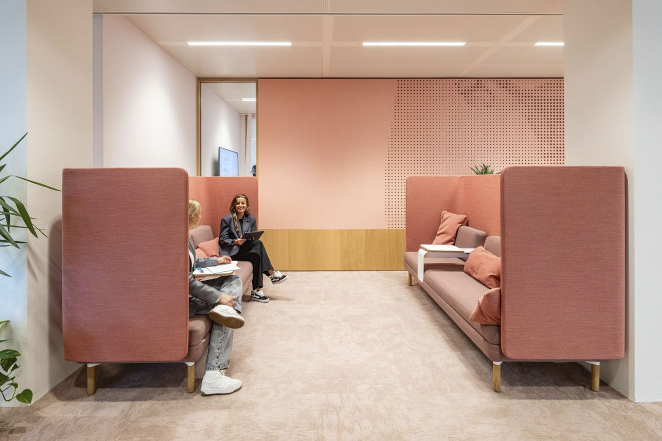 Akoestische panelen voor Bevolkingsonderzoek Nederland i.o.v. Burobas Ontwerper grafische elementen, grafische laag, samenwerking Burobas | Studio Nanaa