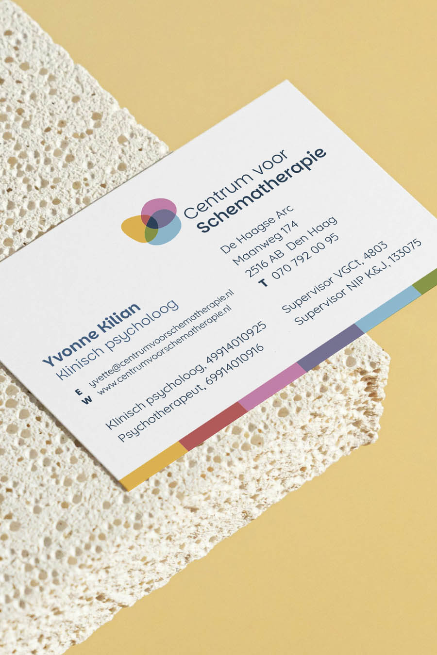 Branding Centrum voor Schematherapie, gekleurd visitekaartje | Ontwerpstudio Nanaa
